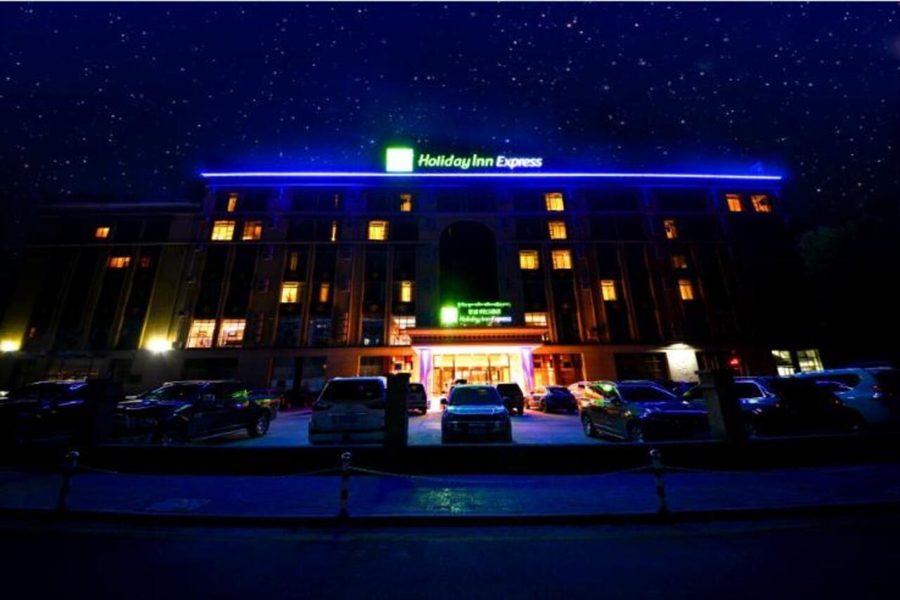 Holiday Inn Express Lhasa Potala Palace, An Ihg Hotel Εξωτερικό φωτογραφία